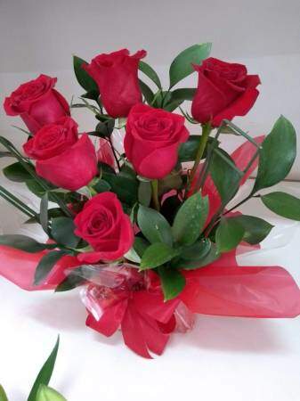 Arranjo com 06 Rosas Vermelhas Flores Naturais