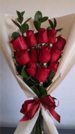 Bouquet com 12 Rosas M2 Vermelhas Flores Naturais