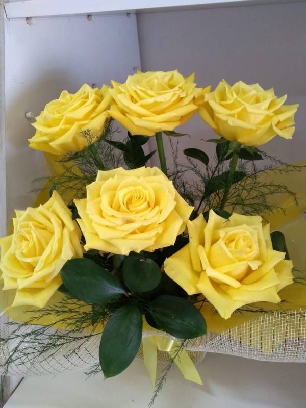 Floricultura Belas Artes | Arranjo Com 06 Rosas - Amarelas
