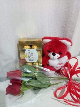 Ramalhete de Rosas com Pelúcia 2 e Caixa de Chocolate Vermelhas Flores e Pelúcias