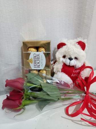 Ramalhete de Rosas com Pelúcia e Caixa de Chocolate Vermelhas Flores e Pelúcias