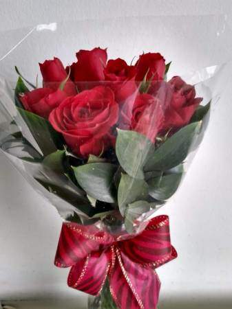 Bouquet com 08 Rosas Vermelhas Flores Naturais
