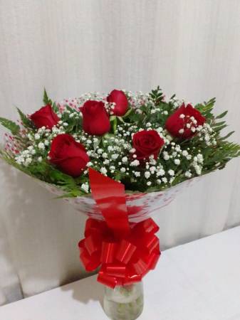 BOUQUET COM ROSAS NACIONAIS / VERMELHAS / 06 UNIDADES