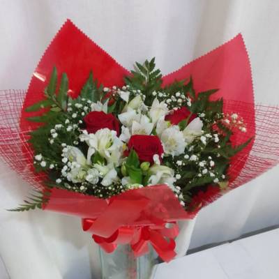 BOUQUET MISTO ROSAS NACIONAIS E ASTROMELIAS / BRANCAS / UNICO