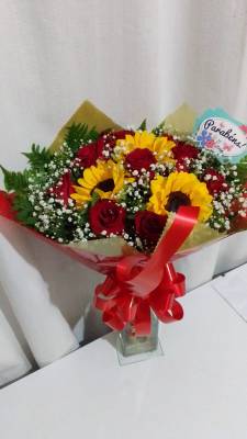 BOUQUET COM ROSAS E GIRASSÓIS / MISTA / UNICO