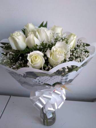 Bouquet com 08 Rosas Brancas Flores Naturais