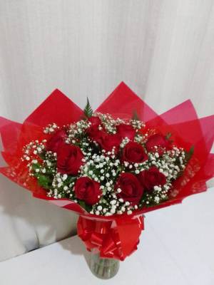 BOUQUET COM ROSAS NACIONAIS / VERMELHAS / 12 UNIDADES