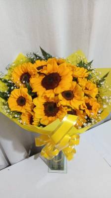 BOUQUET COM GIRASSÓIS / AMARELAS / 10 UNIDADES